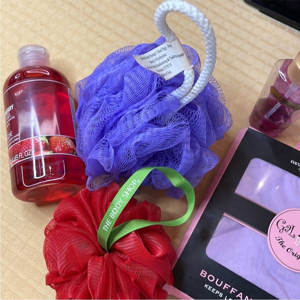 Bouffant shower cap NIB